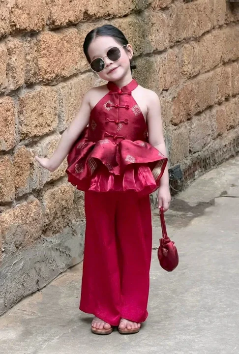 ชุดเซ็ตสีแดงแต่งโบว์